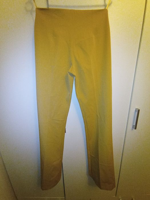 Pantaloni bej evazati