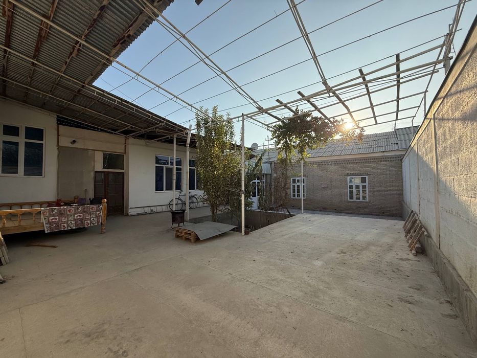 Tayyor 4.5 sotiqli hovli sotiladi