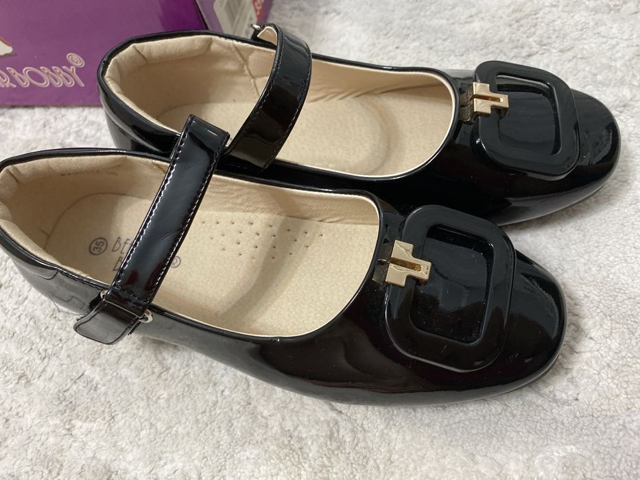 Продам школьные туфли