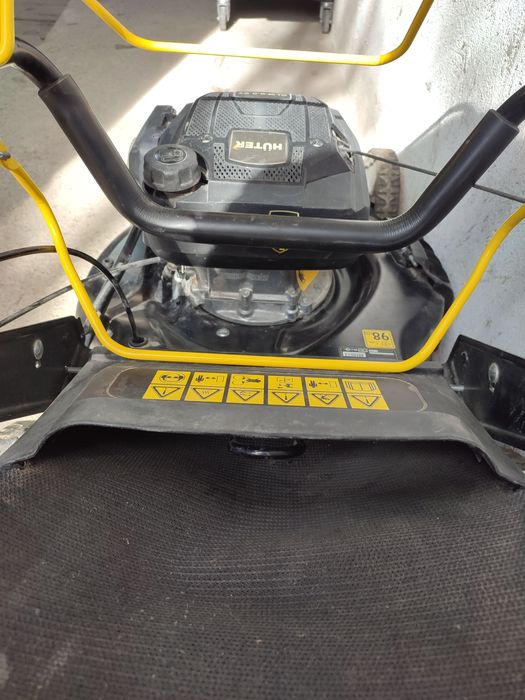 Газона косилка бензиновая