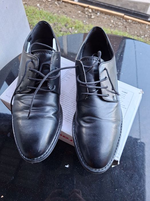 Vand pantofi si botine