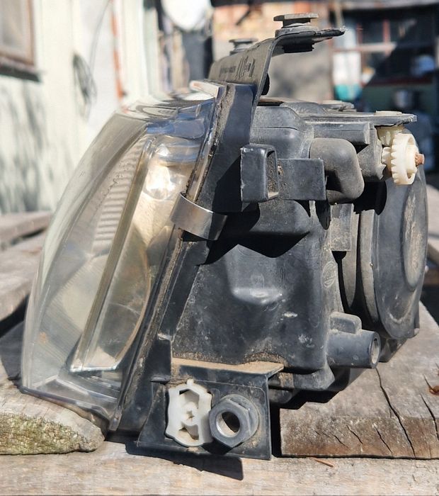 Фар за пасат б5 2000г