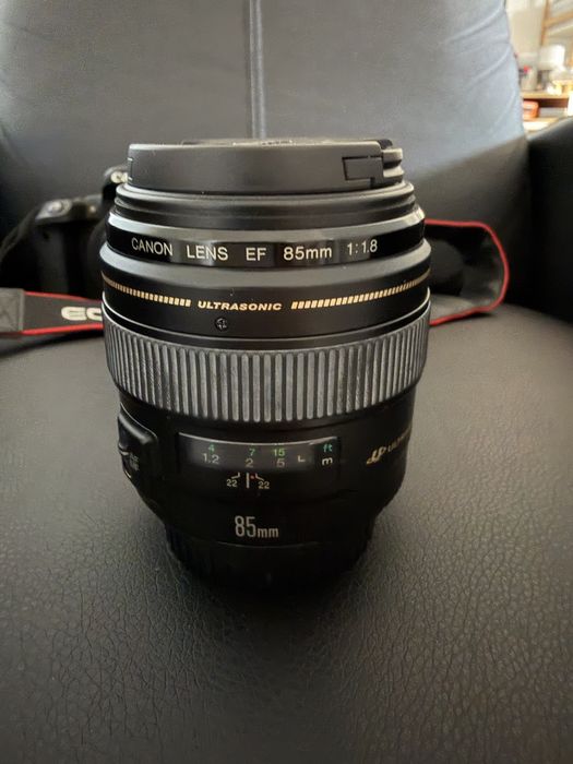 Продавам Canon EOS 77D + 4 обектива + светкавица + подарък фото раница Hama