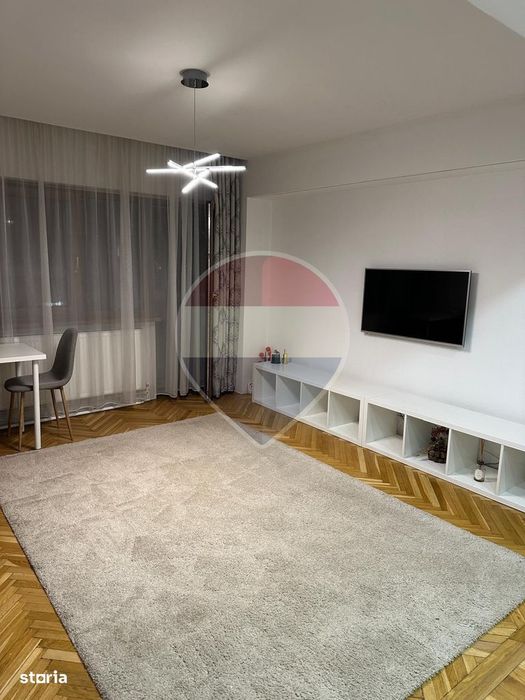 2 camere langa Elena Cuza — fotografia 3
