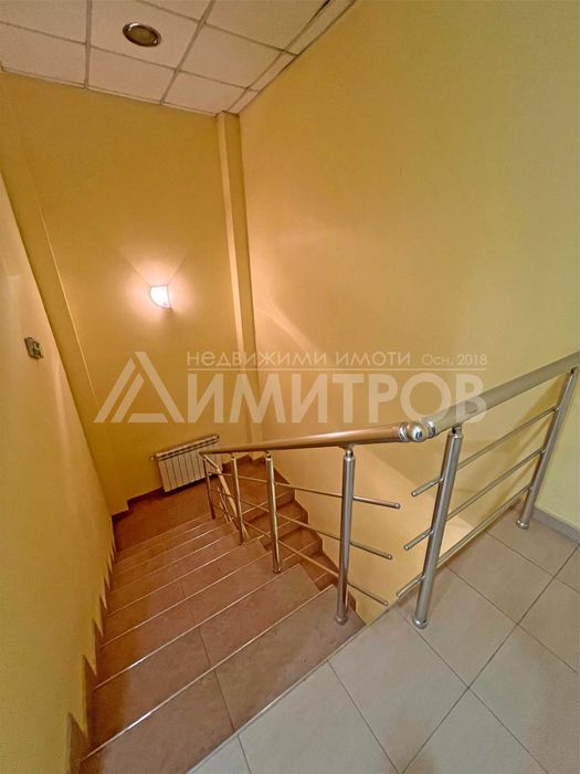 Дава под наем бизнес имот магазин, складово помещение в гр. Нови пазар