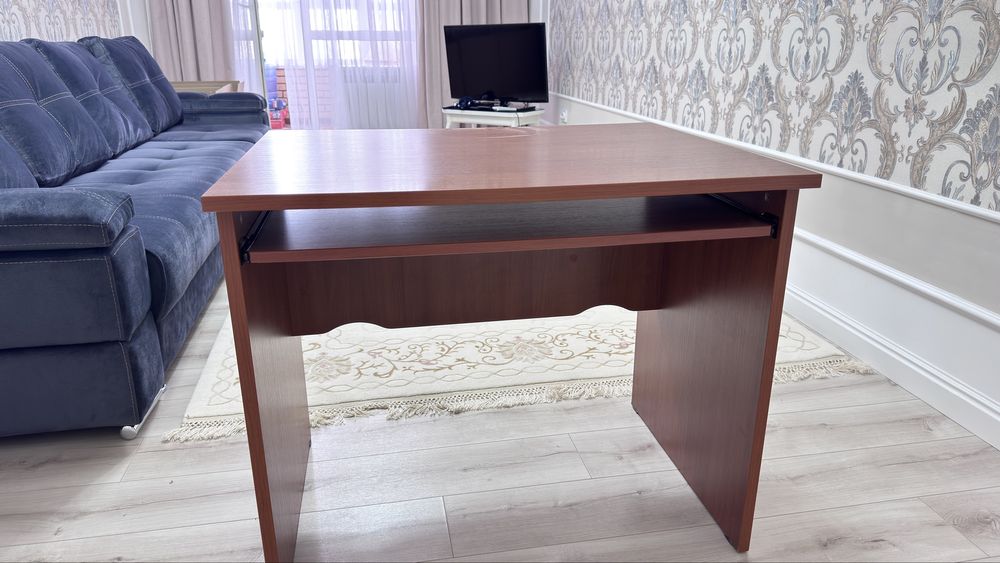 Стол компьютерный