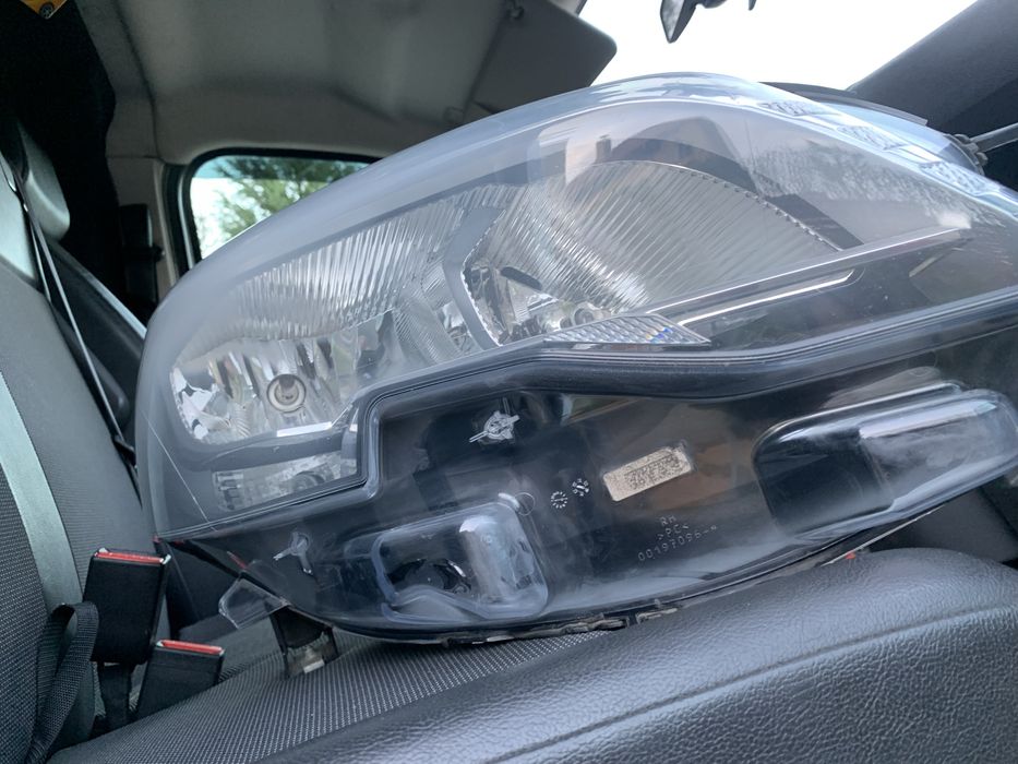 Far dreapta peugeot expert. 2020