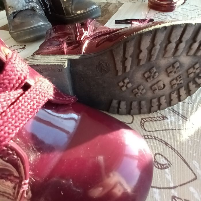 Продавам детски боти