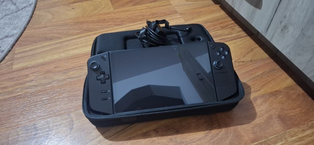 Vând Lenovo Legion Go 1tb– pregătit pentru performanțe maxime!