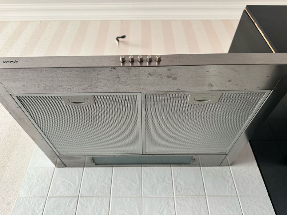 Вытяжка все есть в сборе