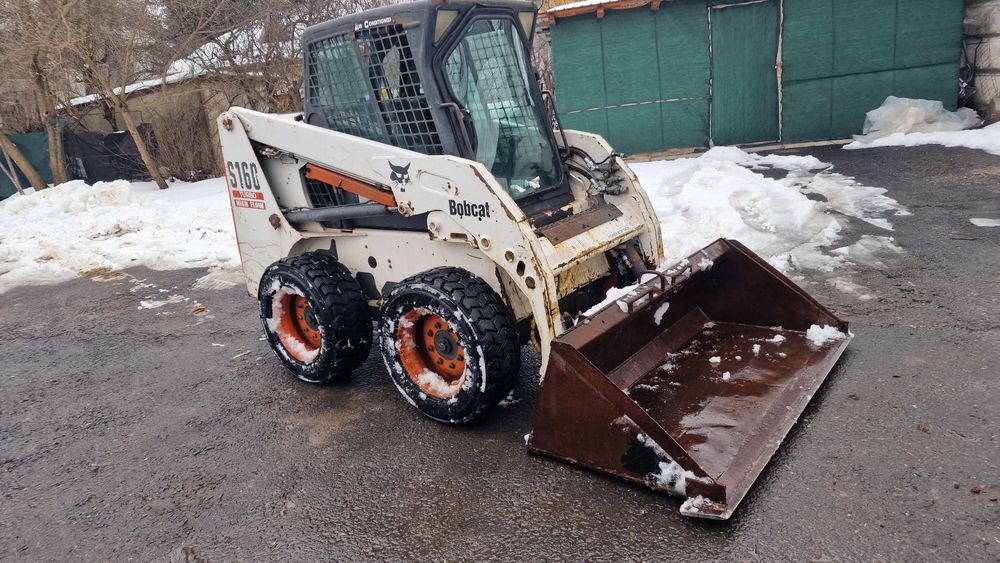 Inchiriere miniexcavator bobcat miniincarcator