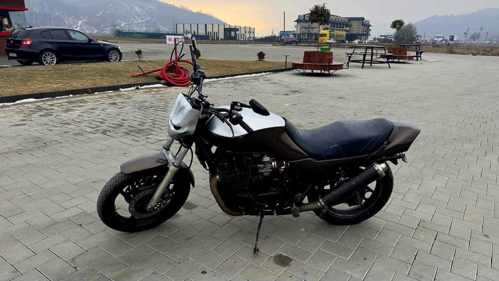 Yamaha cafe racer 900