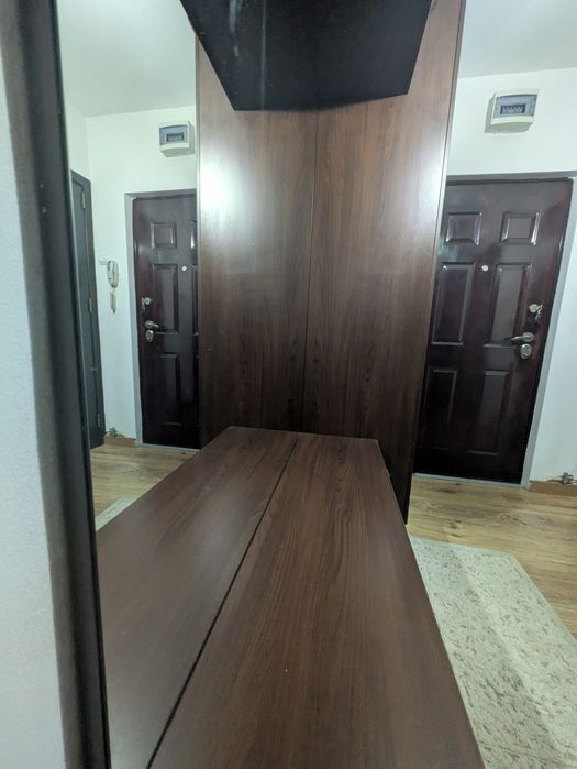 Mobilier hol din lemn cu oglindă în stare excelentă