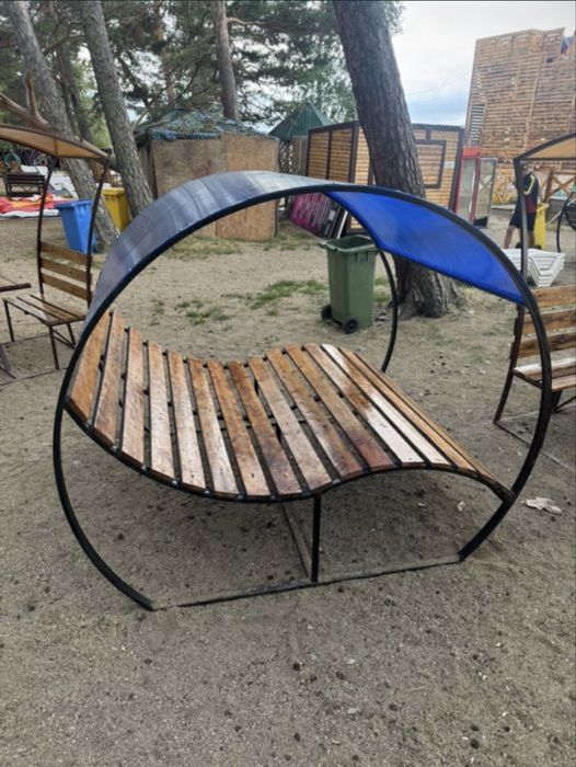 Продам лежаки с навесом