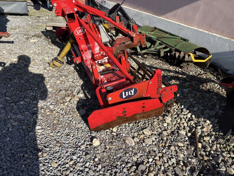 Grapa rotativa dupa tractor