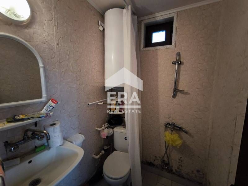 Продава се уютна едноетажна къща с гледка в кв. Хисаря, Хасково!