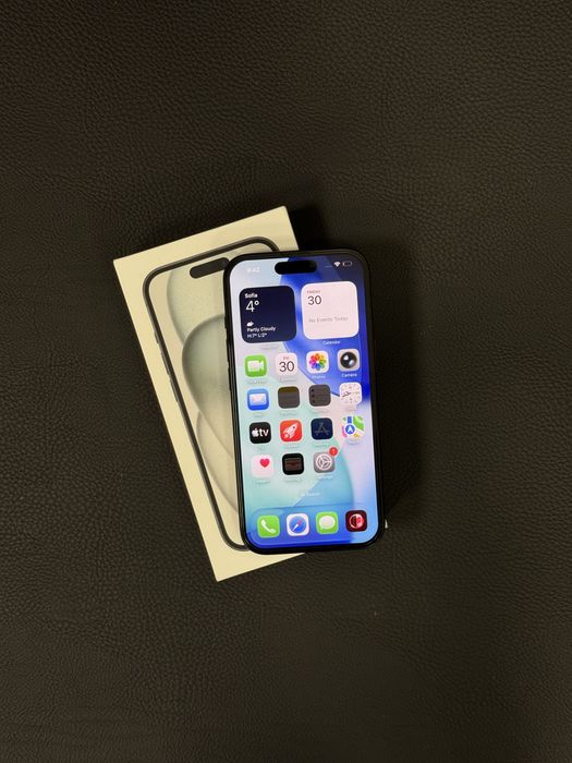 Продавам отличен iPhone 15 20 цикъла
