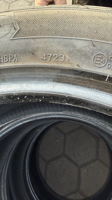 Продам комплект резины 235/50/18