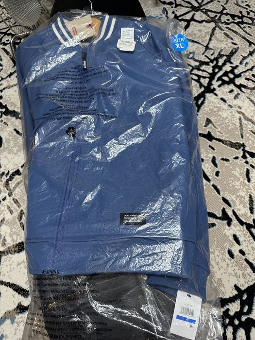 Куртка ветровка Levi's bomber jacket