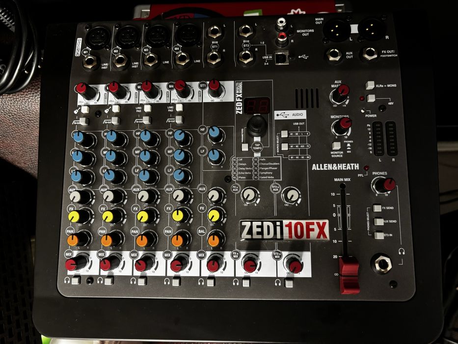 Mixer audio - Allen & Heath ZEDi-10FX – stare impecabilă