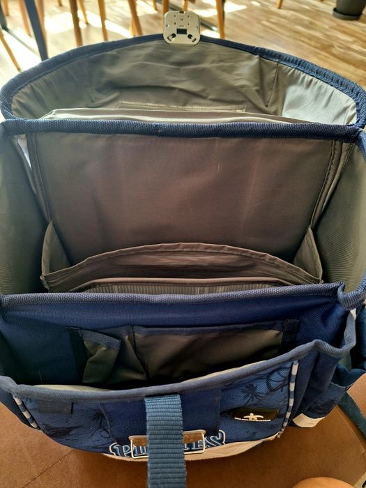 Ергономична ученическа раница-кутия Belmil