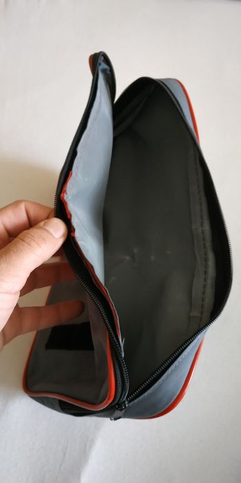 Калъф с цип и лепящи лепенки за закрепяне