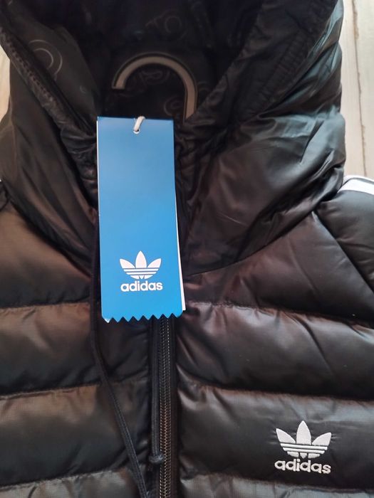 Продавам дамско яке Adidas