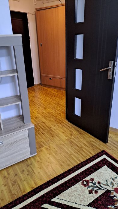 Dau în chirie garsonieră