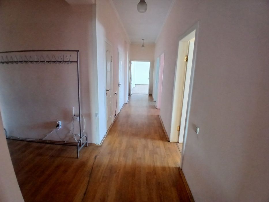 Аренда 90 кв.м. можно по отдельности .