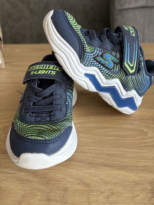 Детски светещи маратонки на Skechers