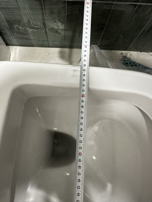 Унитаз новые в комплекте.