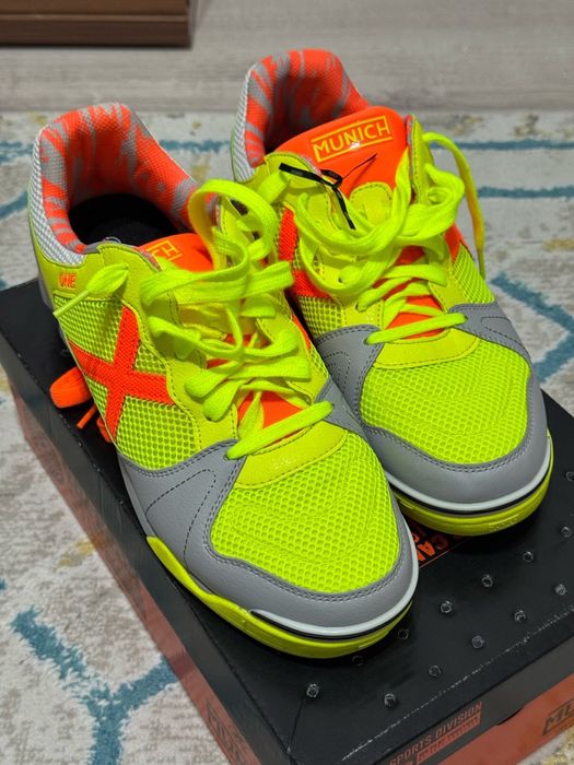 Срочно Продам бутсы munich желтый