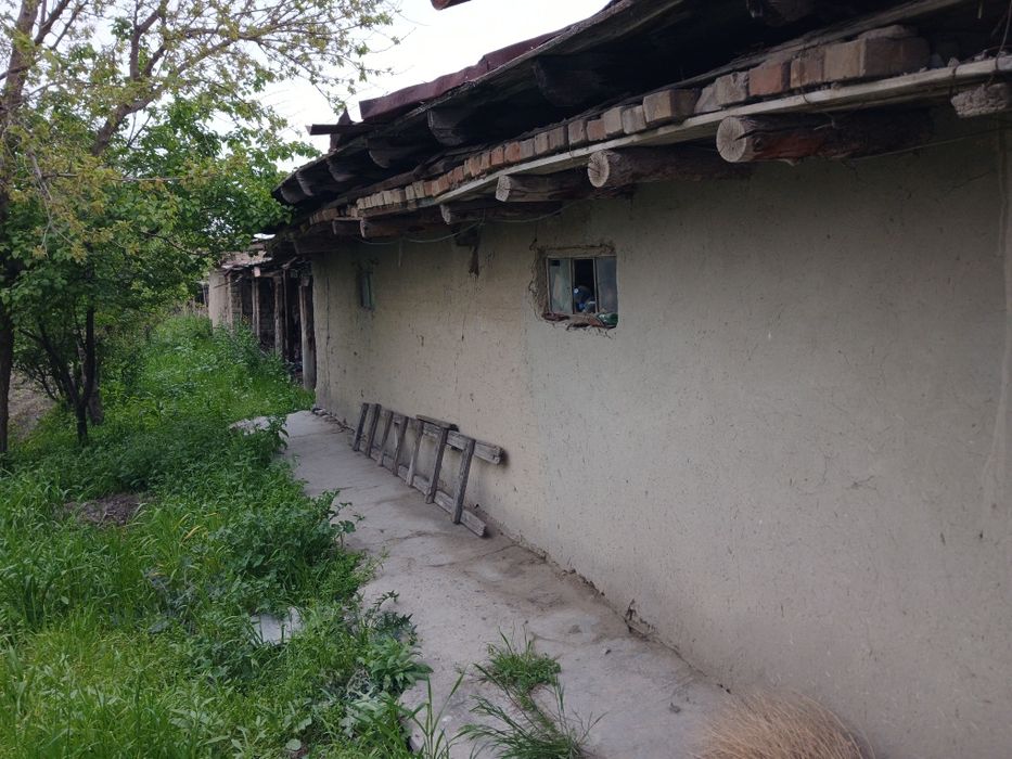 Uy joy hovli uchastka sotiladi