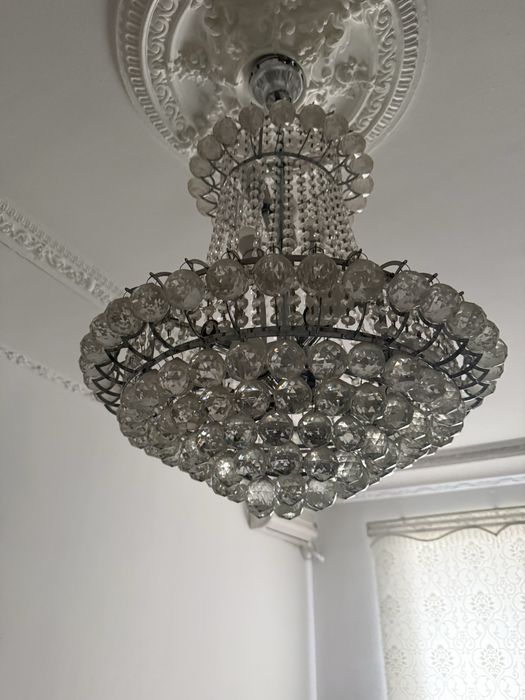 Продам люстры и гарнитур