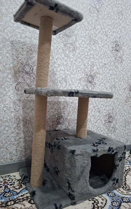 Когтеточка с домиком и лежанками