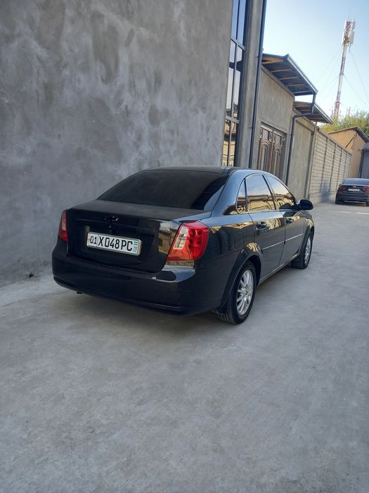 Lasetti 1.8 sotiladi avtomat