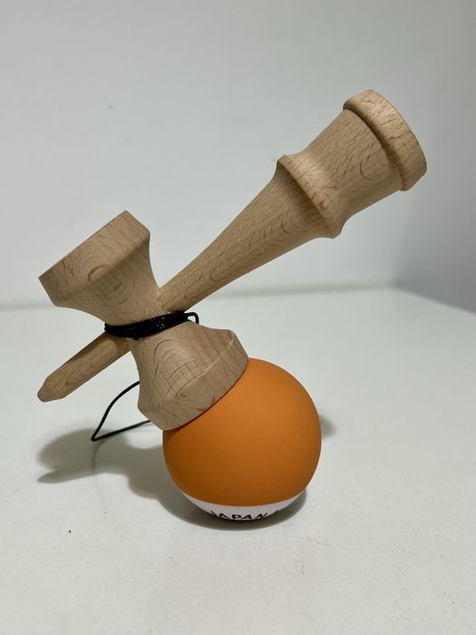 Kendama Japan - Bila cu Rubber Grip (Asemanatoare cu Krom)