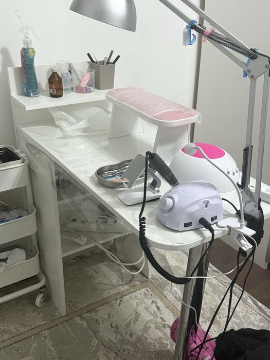 Маникюрный стол продам