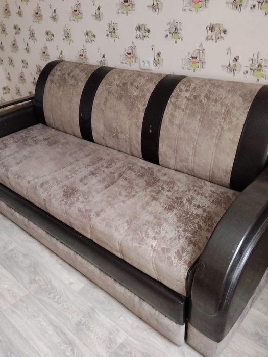Диван хороший продам
