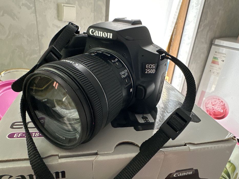 Техника,видеокамера EOS 250D CANON