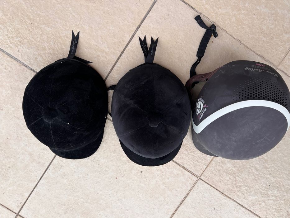 Продавам 3 каски за езда Fouganza (ползвани веднъж )