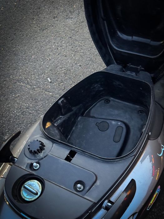 Продам мопед/скутер Ли М8