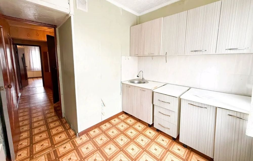 продам 3-х ком. 4мкр. 4-этаж