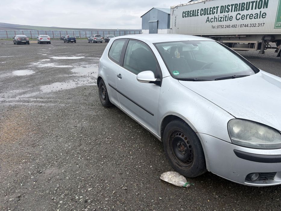Vând Golf 5 1.9tdi