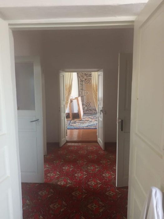 Үй сатылады орта жағдайда.