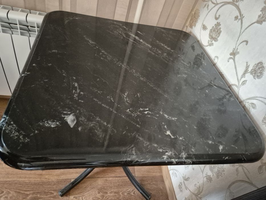 Продам черный стол