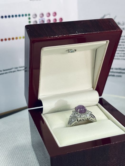 Платинен пръстен със звезден сапфир и брилянти