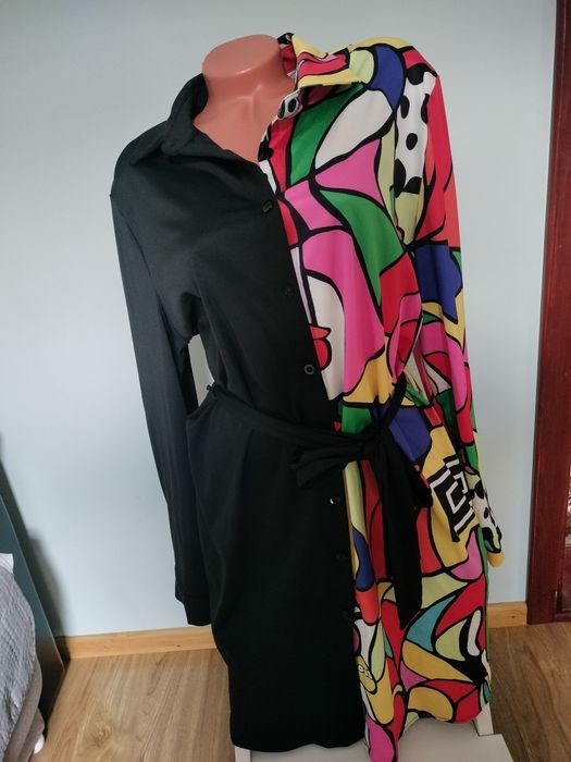 Vând Rochie cu nasturi