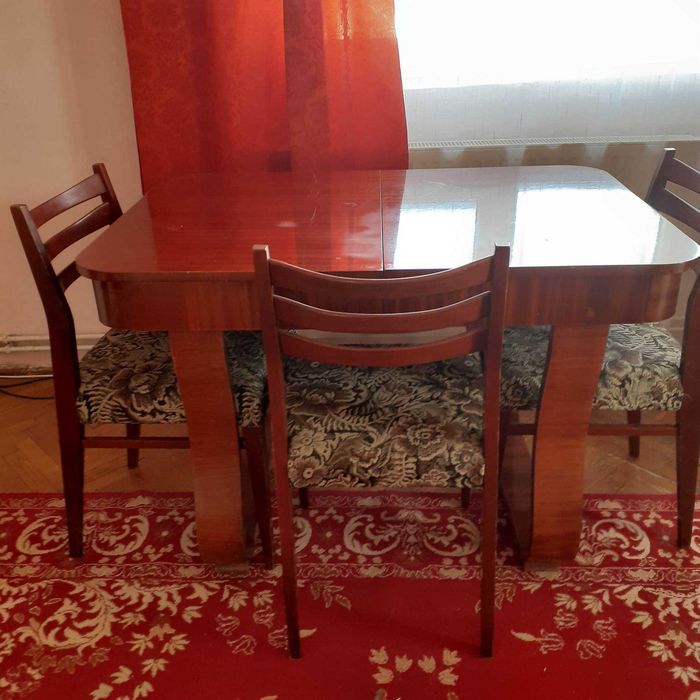 masa si scaune , mobilier Vechi, pret scazut.