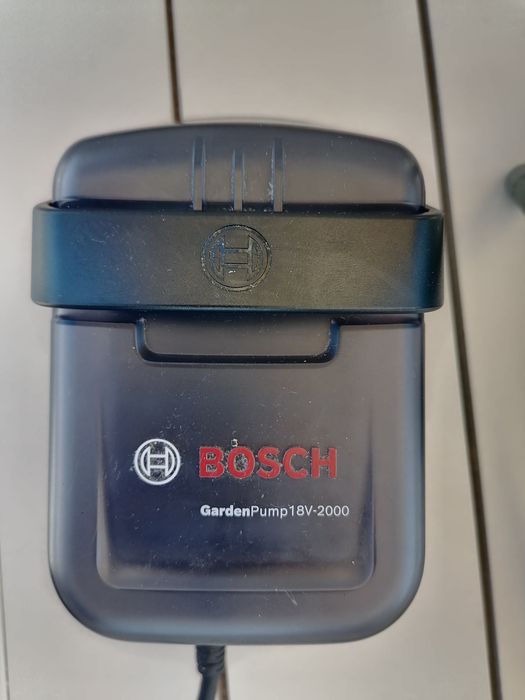 Vând pompa de apă submersibila cu acumulator  Bosch Garden Pump, 18V-2000 l/h